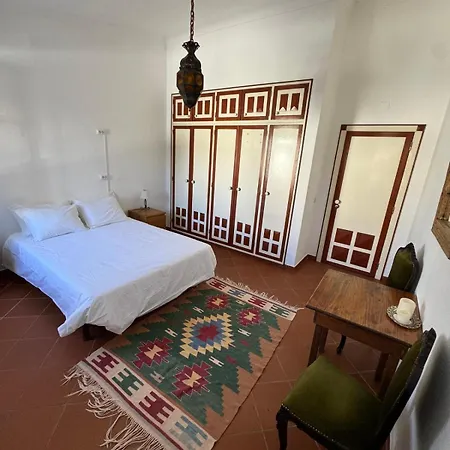 Auberge de jeunesse 46 *